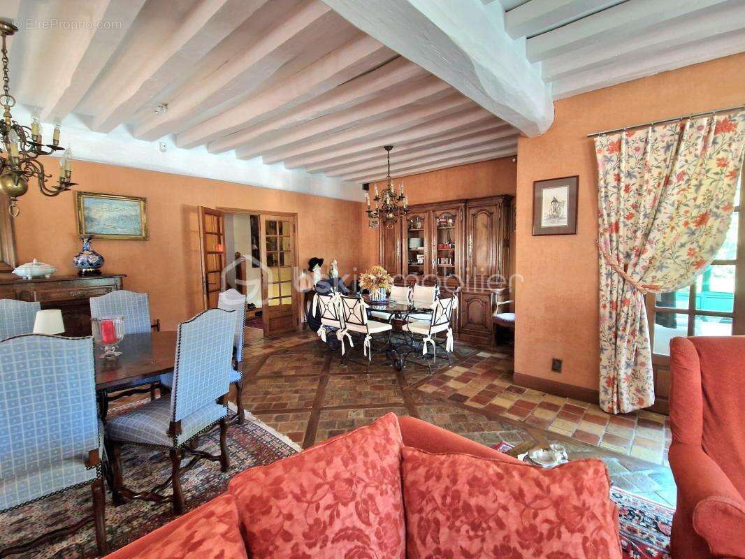 Maison à HOUDAN