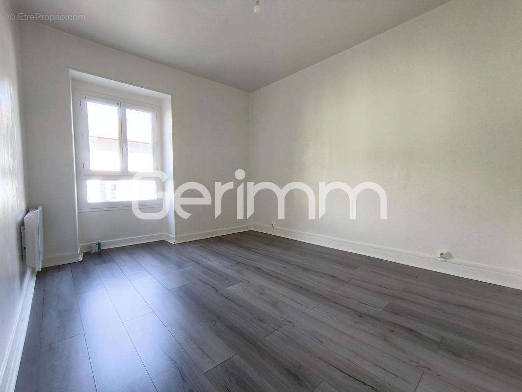 Appartement à SAINT-SIMEON-DE-BRESSIEUX