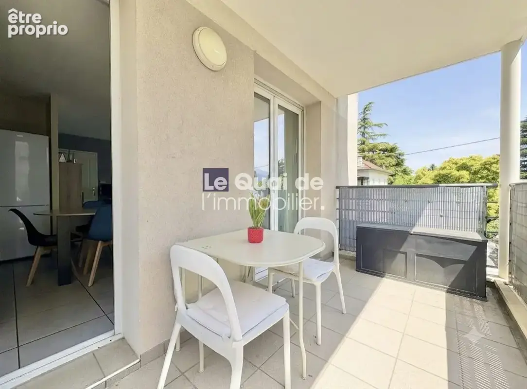 Appartement à SAINT-MARTIN-D'HERES