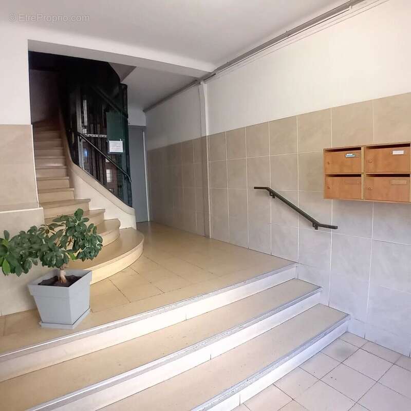 Appartement 84 m² à Marseille-8e  - photo 4
