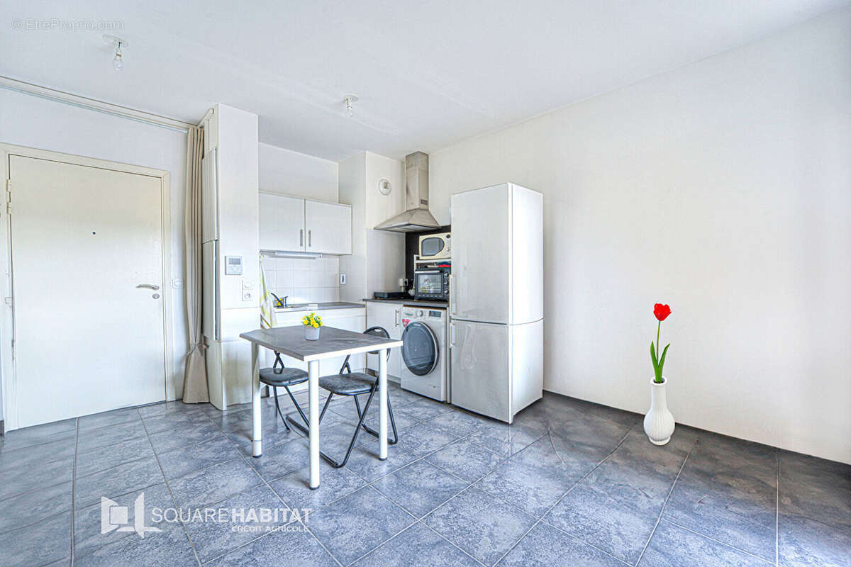 Appartement à CARROS