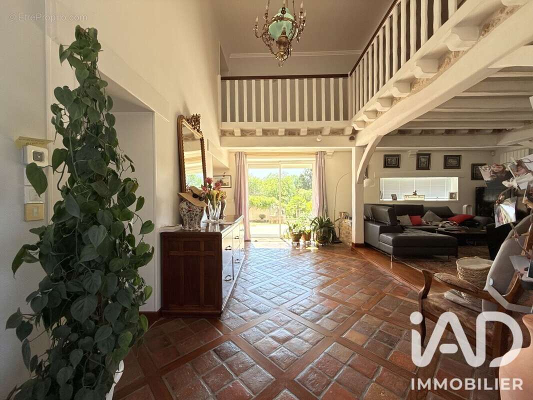 Maison 234 m² à Dordives  - photo 8