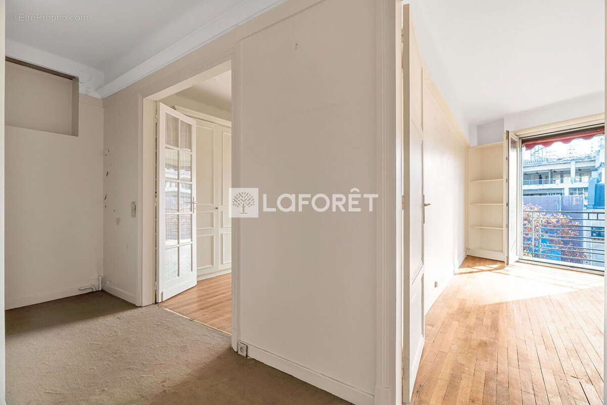 Appartement à PARIS-17E