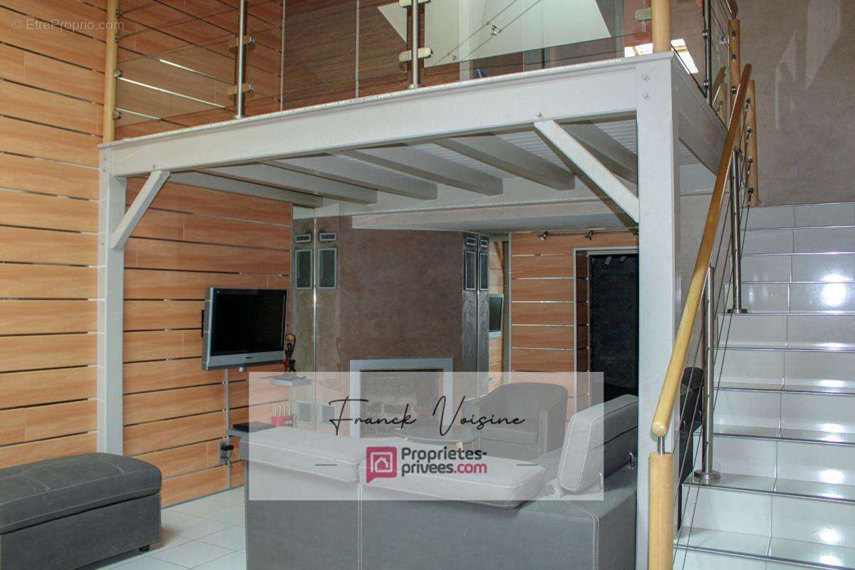 Maison à SAINT-MICHEL-MONT-MERCURE