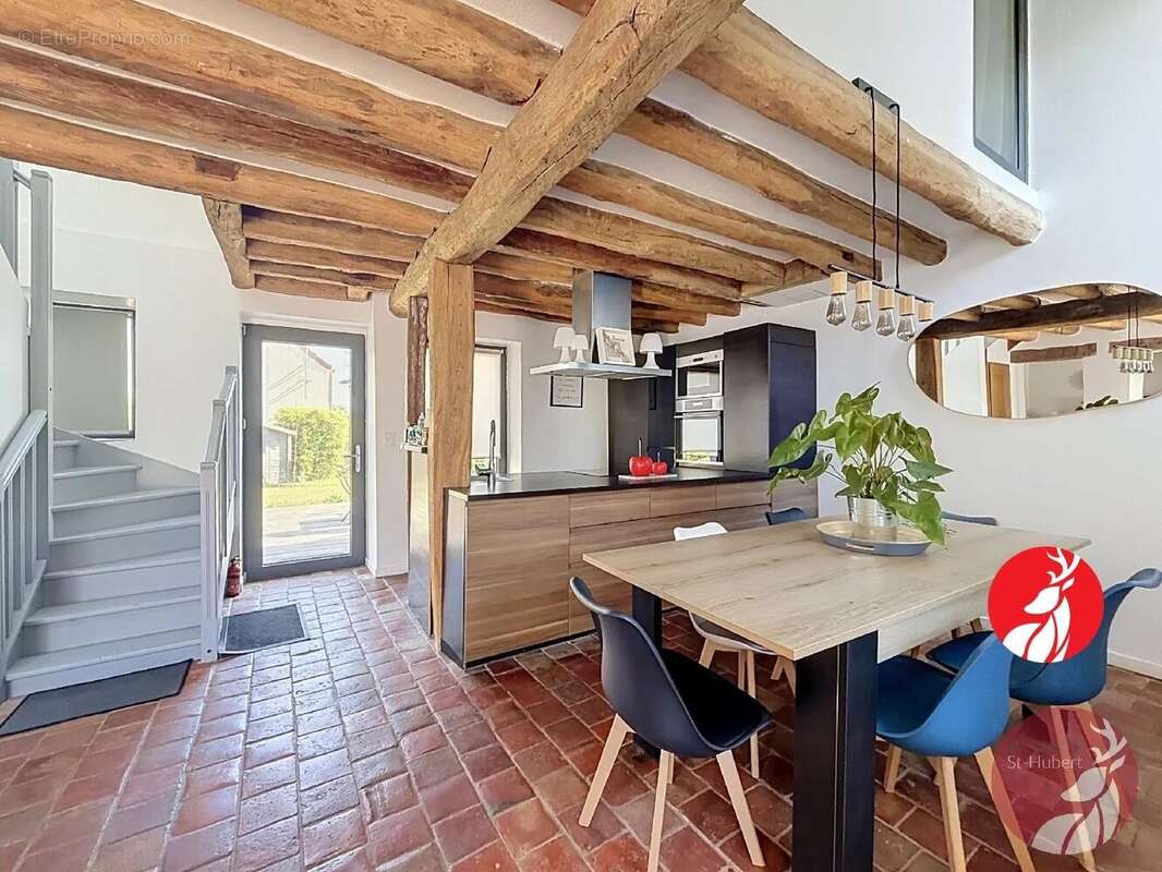 Maison à LA CHAPELLE-LA-REINE