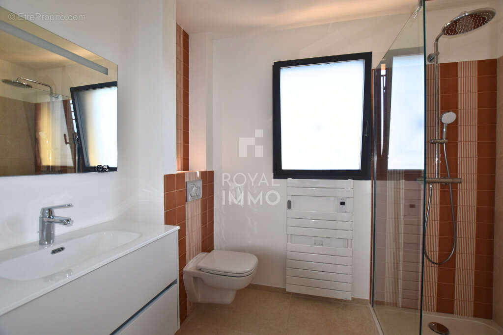 Villa neuve de 135 m2 avec vue mer, piscine, sur un terrain de 744 m2, garage et parking inclus - photo 4