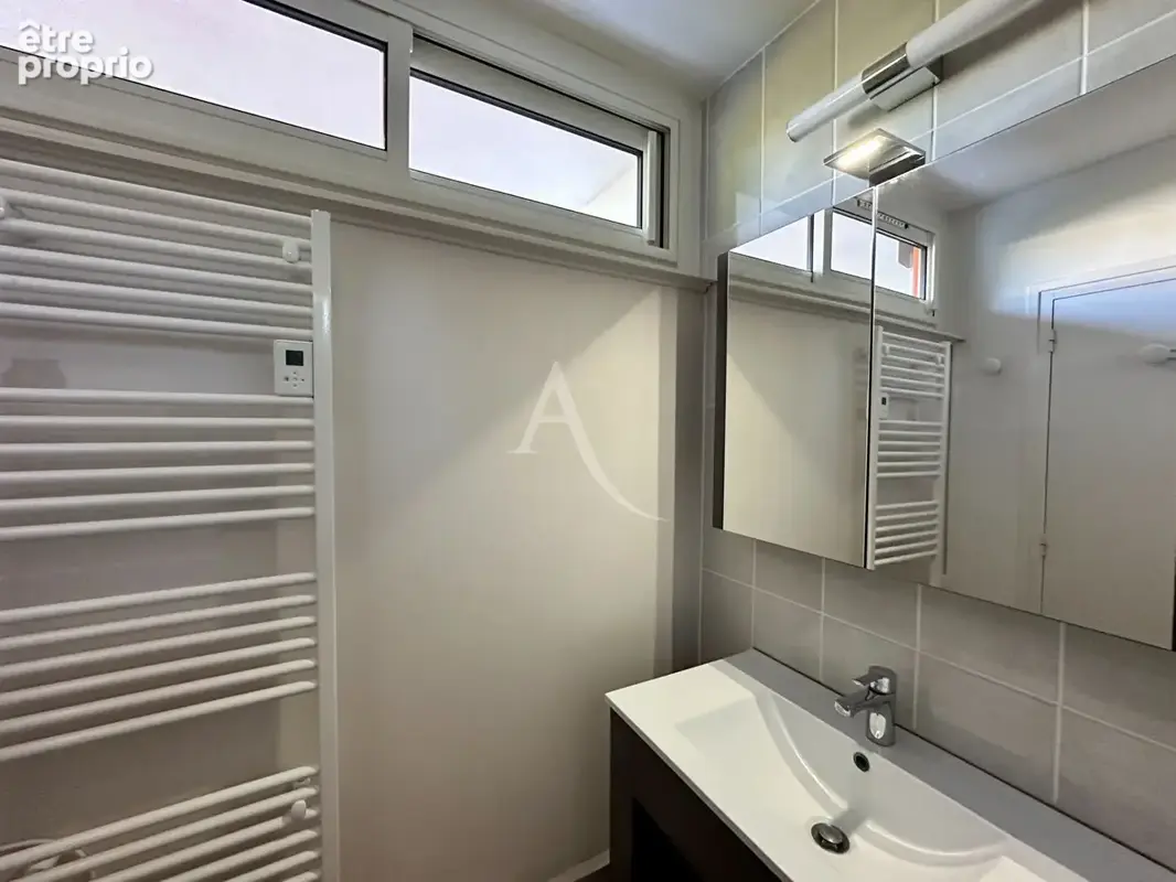 Appartement type2 de 50.25 m2 vue chateau balcon garage et cave greoux les bains - photo 13