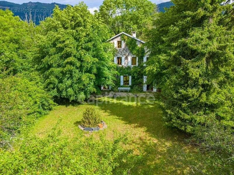 Dpt Ain (01), à vendre proche de GEX  maison P6 de 197 m² - Terrain de 1300 m² - photo 14