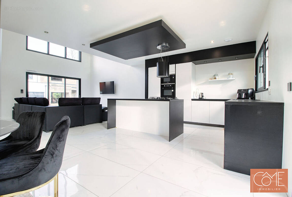 Maison à SAINT-ERBLON