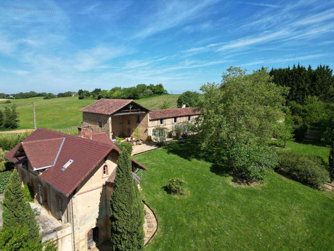 Maison à VIC-FEZENSAC