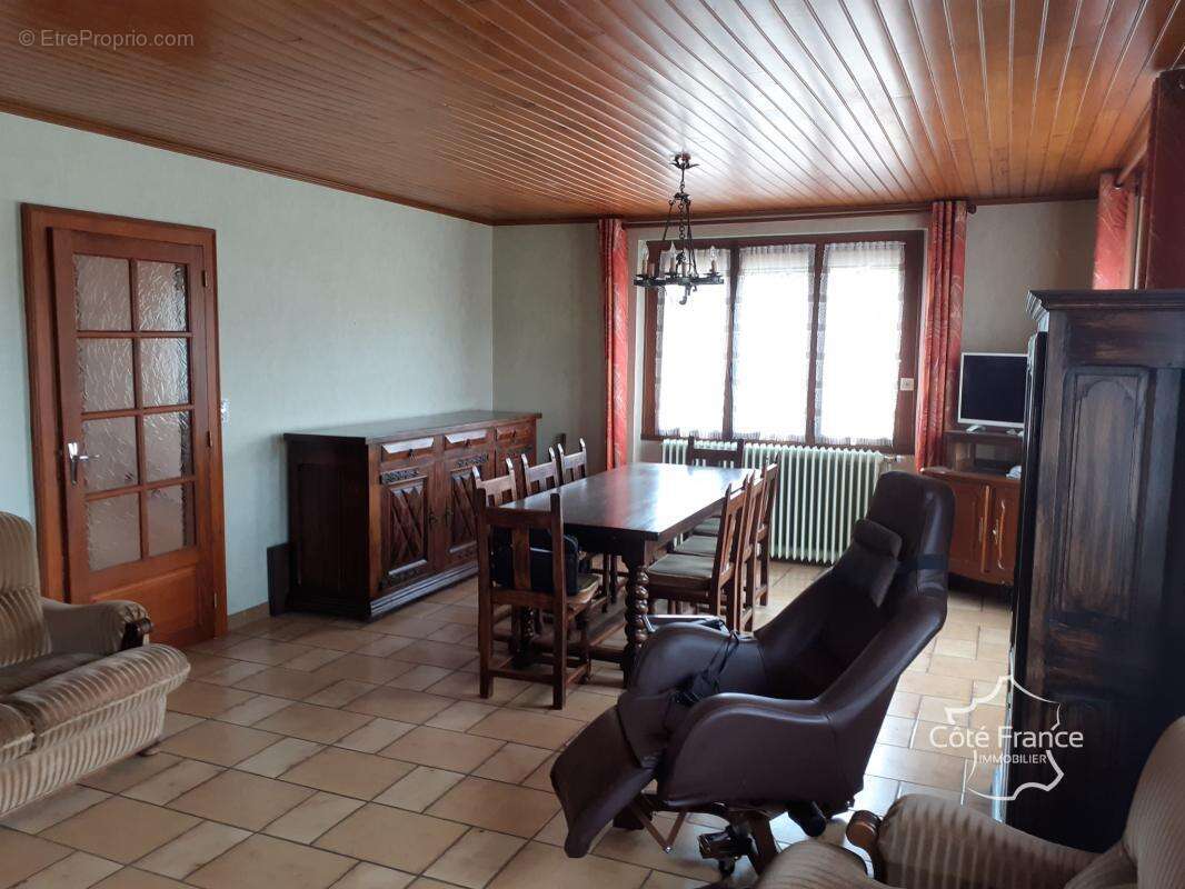 Maison 4 pièces avec dépendances dans village calme - photo 4