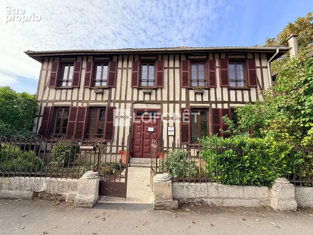 Photo Maison à Saint-Amand-Sur-Fion au prix de 320 500€