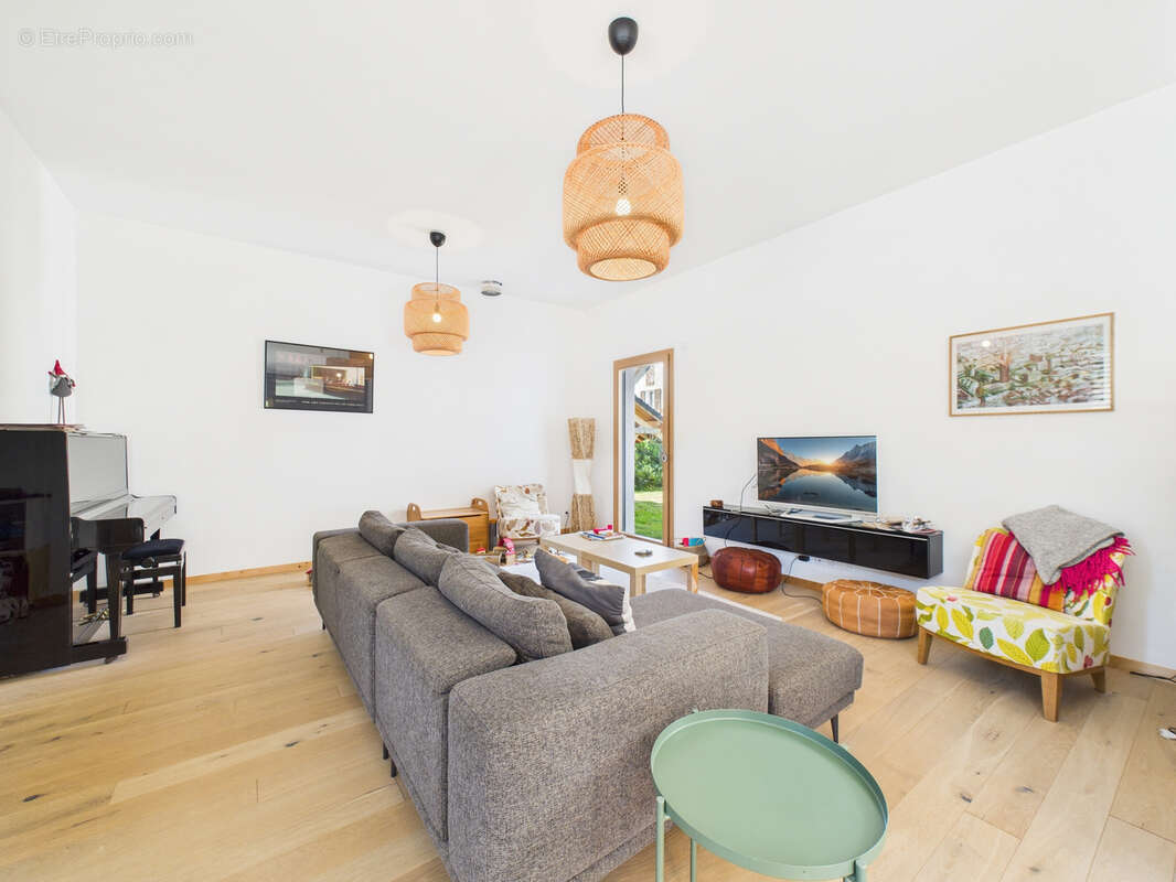 Maison à VIVIERS-DU-LAC