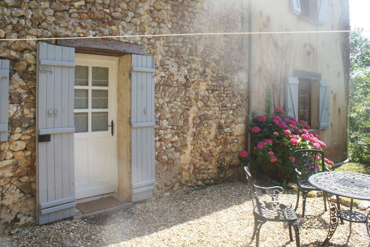 A VOIR. Belle maison en pierre de 4 chambres avec dépendances et vues sur terrain d'environ 2811m2 - photo 46