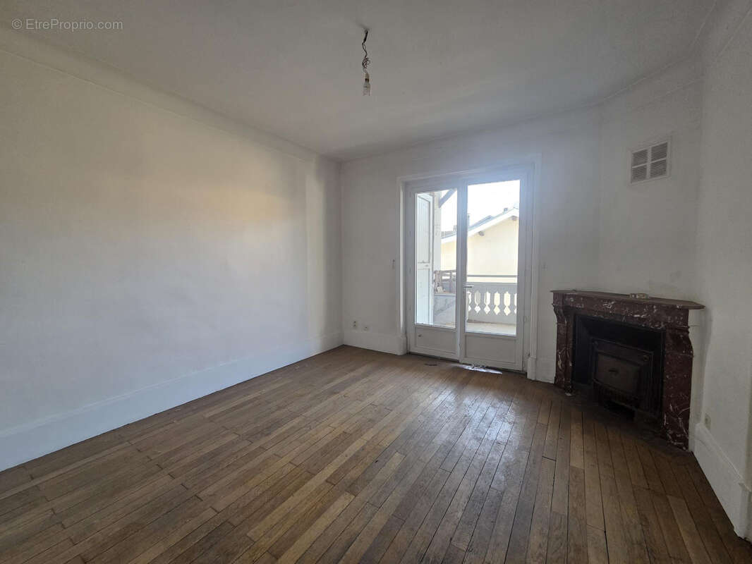 Appartement à NIVOLAS-VERMELLE