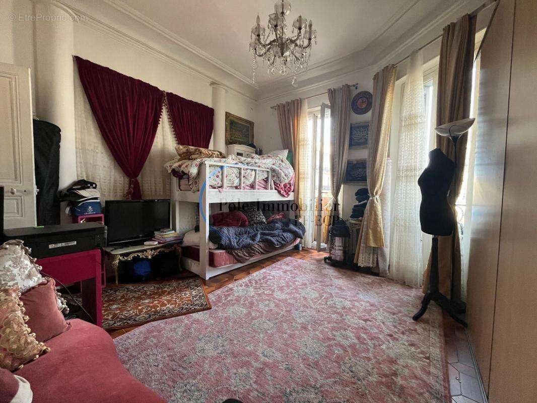 Appartement à MARSEILLE-6E