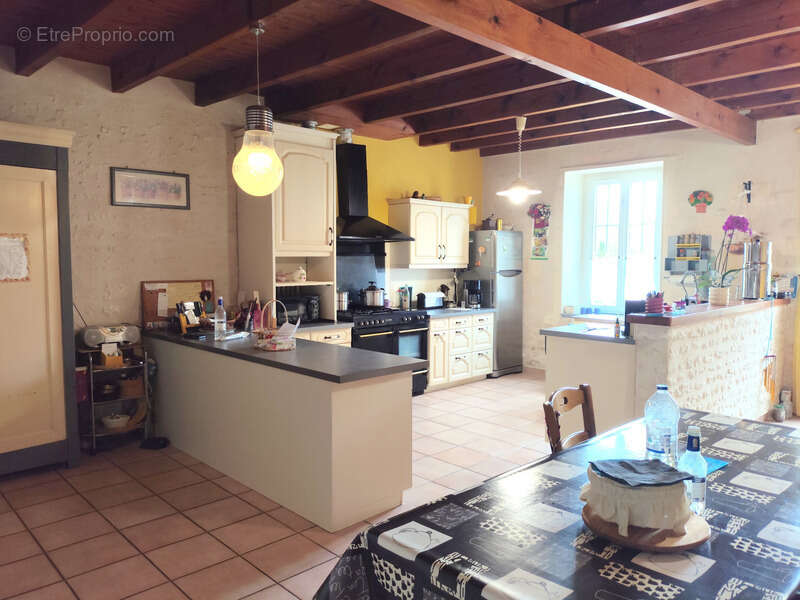 Charentaise rénovée 8 pièces – 300 m² – Preguillac - photo 5