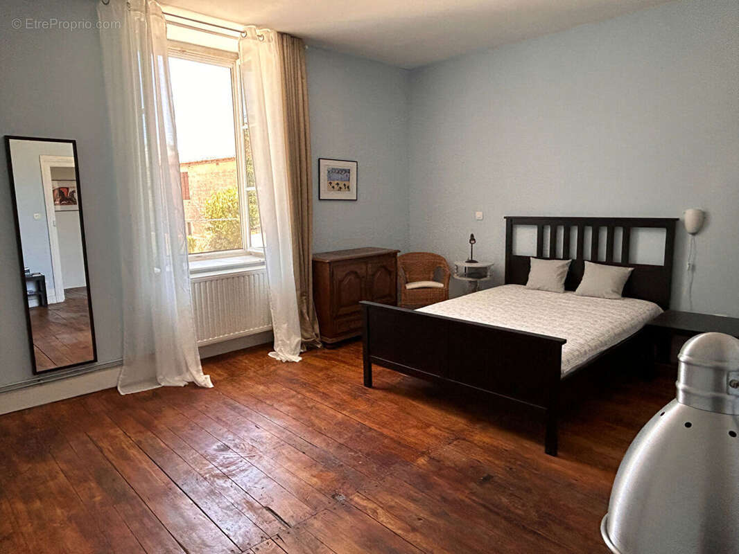 Maison 260 m² à Sauze-Vaussais  - photo 9