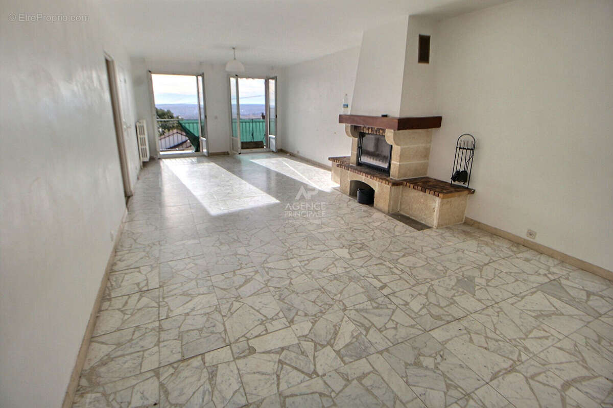 Maison à CHANTELOUP-LES-VIGNES