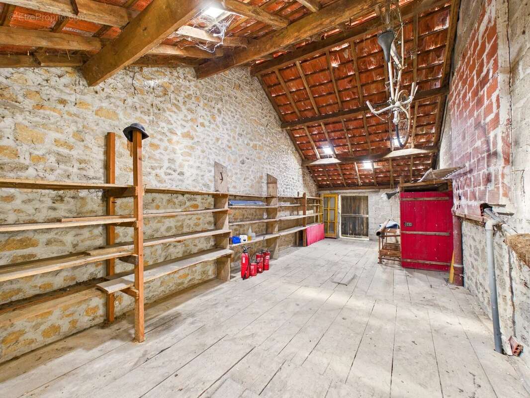 Maison à SAINT-SAUD-LACOUSSIERE