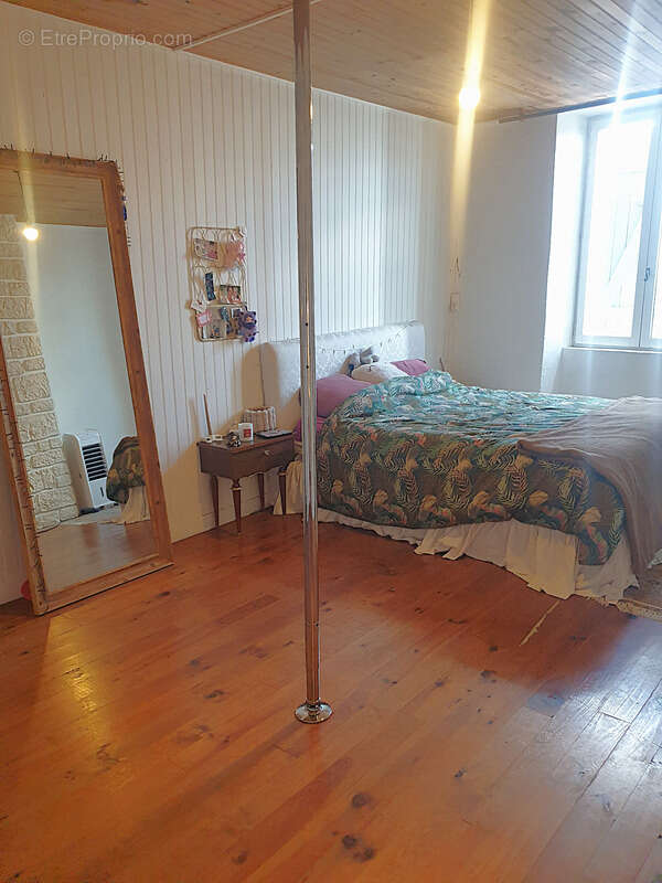 Maison de ville 5 chambres – 132 m² – 6 pièces-Tout à pied à BarbezieuxBARBEZIEUX SAINT HILAIRE (16) - photo 16