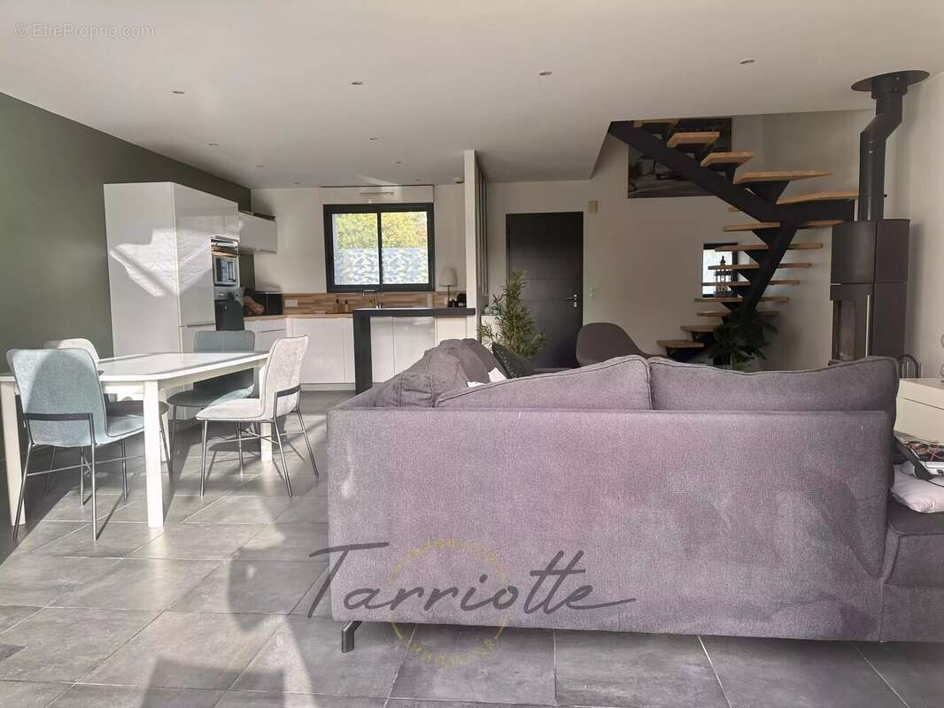 Maison à MALATAVERNE