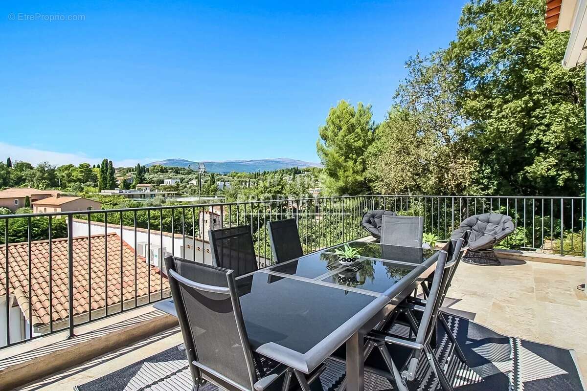 Maison à VALBONNE