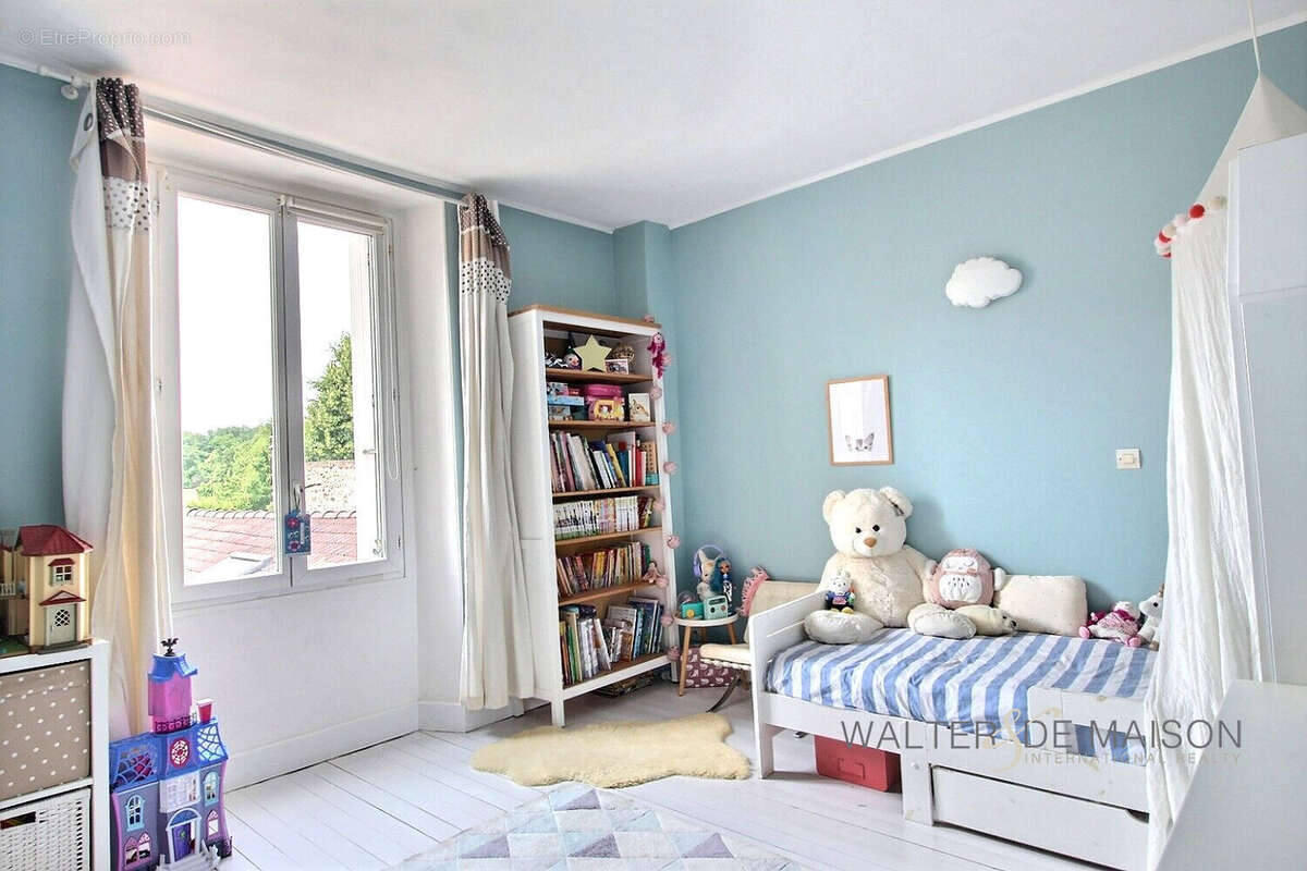 Maison à SAINT-NOM-LA-BRETECHE