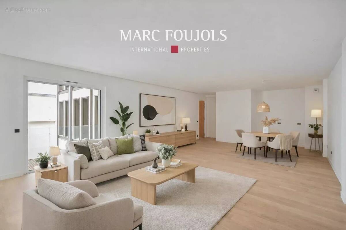 Appartement à PARIS-8E