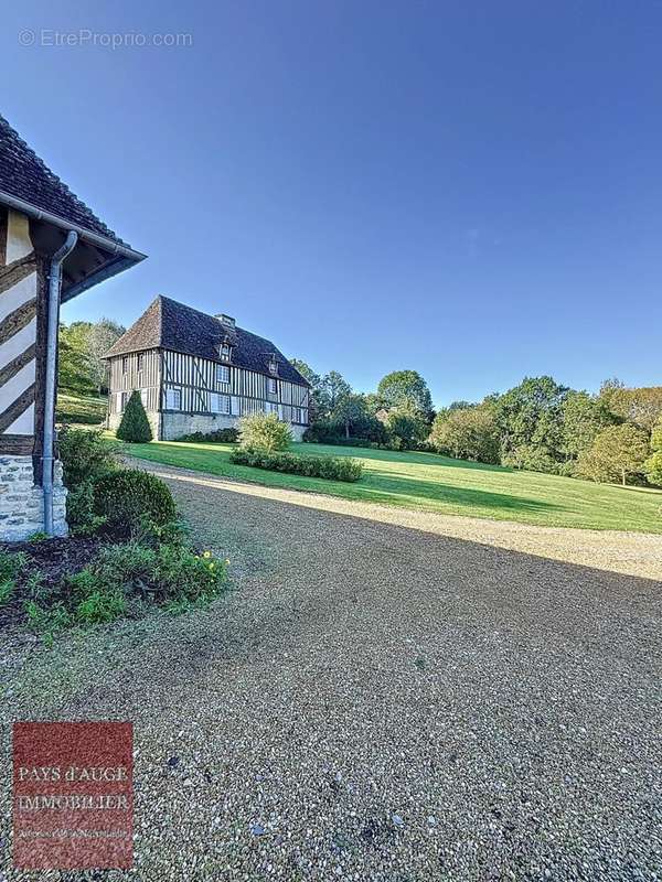 Maison à SAINT-PIERRE-SUR-DIVES