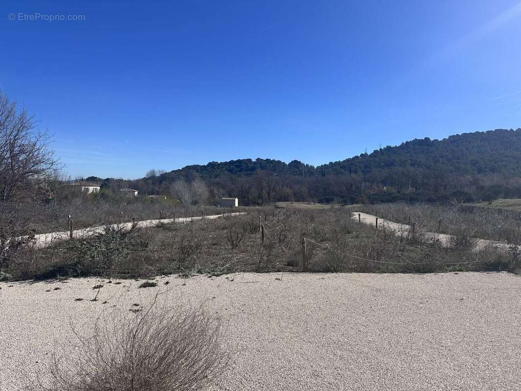 Terrain à LE PUY-SAINTE-REPARADE