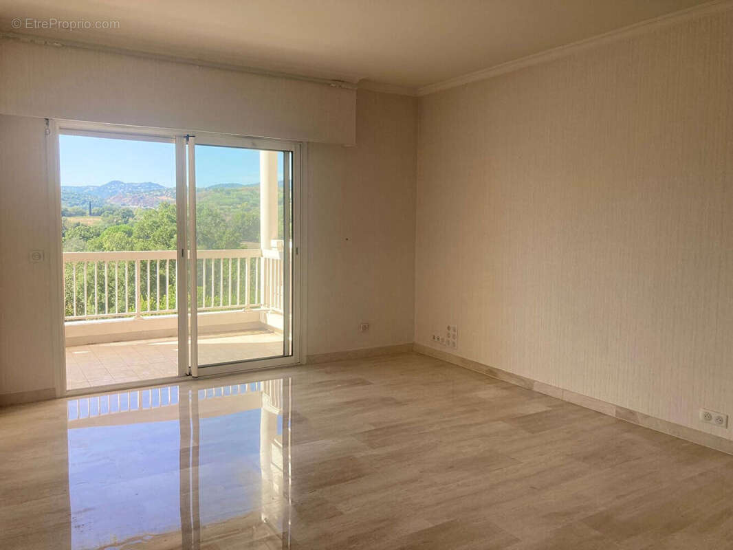 Appartement à MANDELIEU-LA-NAPOULE