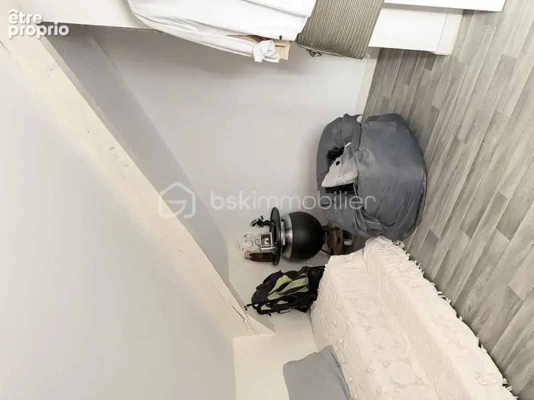 Immeuble de rapport - Local commercial avec 2 cellules - 2 appartements T2 - photo 8