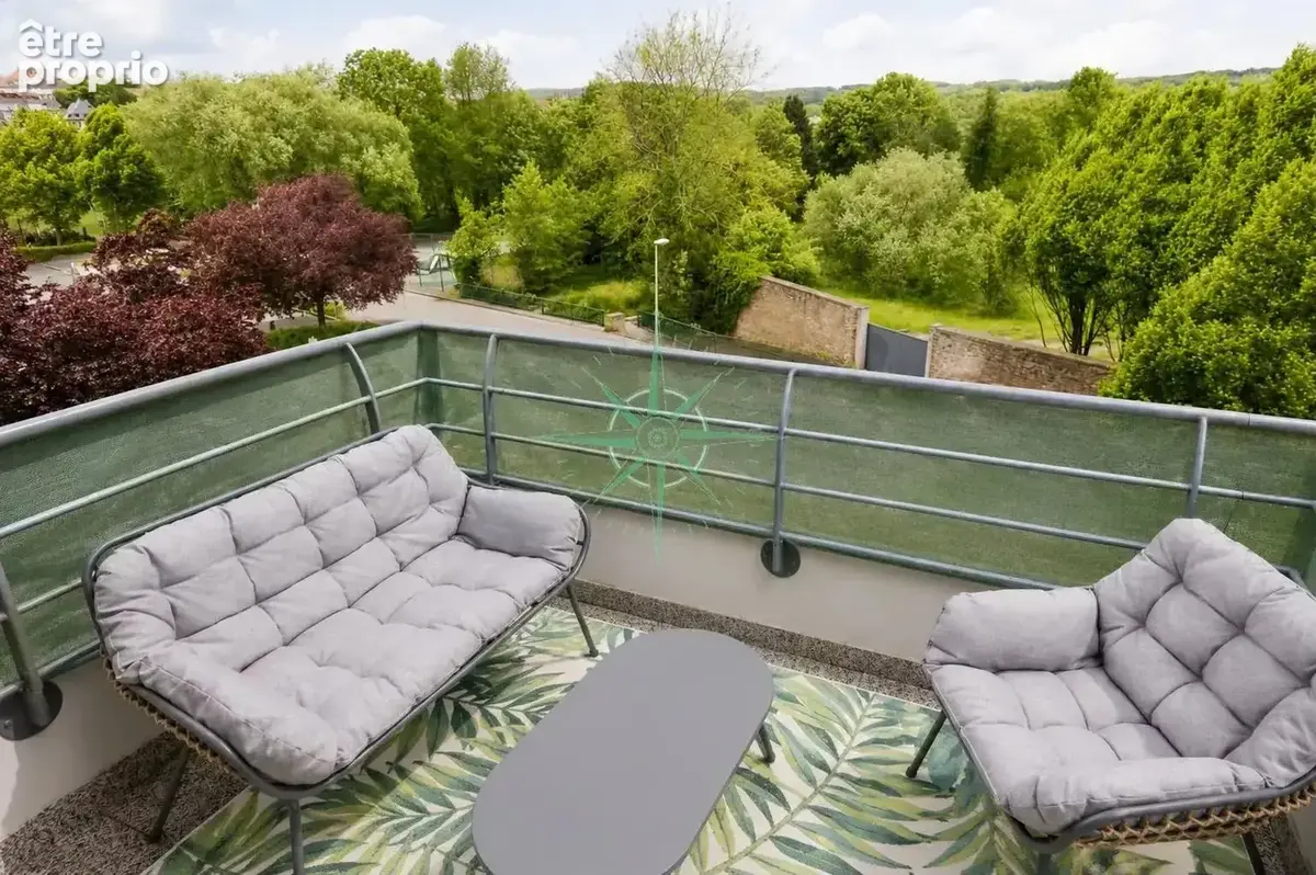 À VENDRE - Appartement 3 pièces  85 m2 avec balcon, garage et caves - photo 2