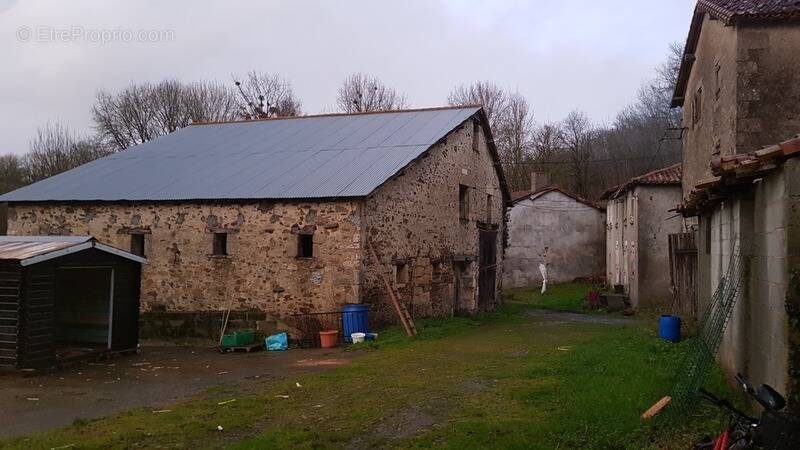 Maison à FENIOUX