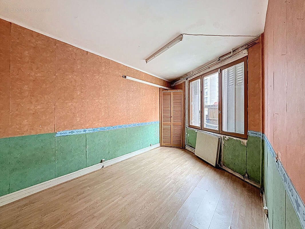 Montreuil, proche du parc montreau, grande maison sur 2 niveaux avec espaces exterieurs. ideal pour une grande famille, une acqu - photo 5