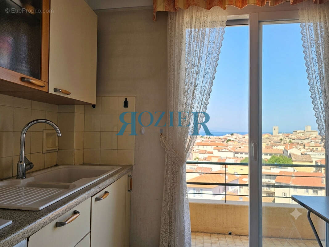ANTIBES VUE MER PANORAMIQUE Appartement 2 Pièces 42,10 m2 Carrez + 17,75 m2 d'Extérieurs • DERNIER ETAGE - photo 9