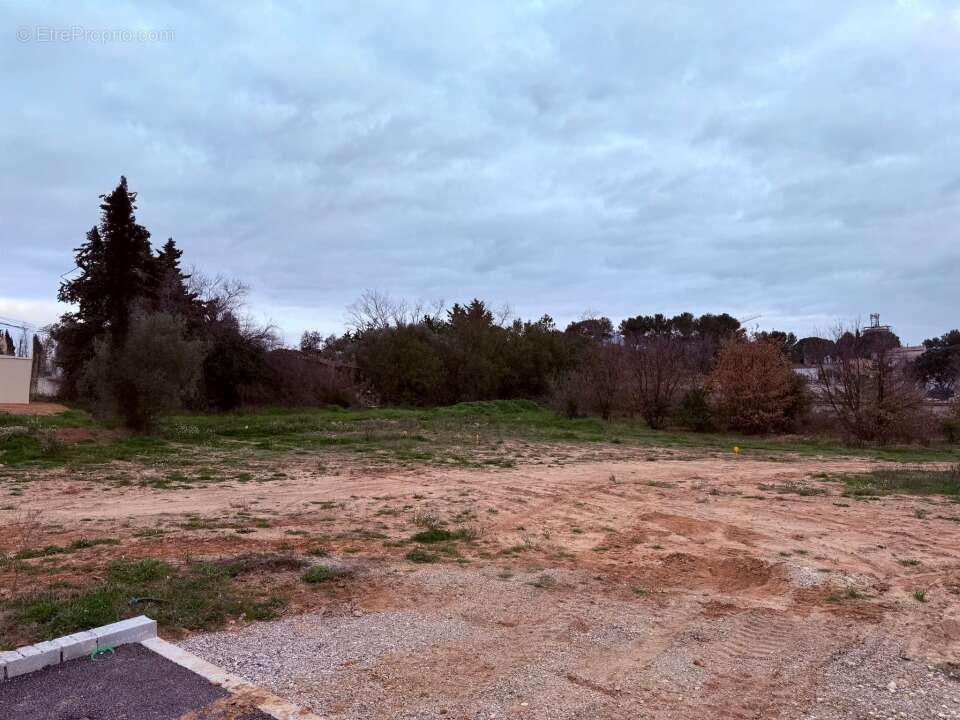 Terrain à POURRIERES