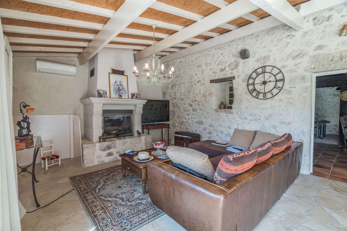 Maison à SAINTE-COLOMBE-DE-VILLENEUVE