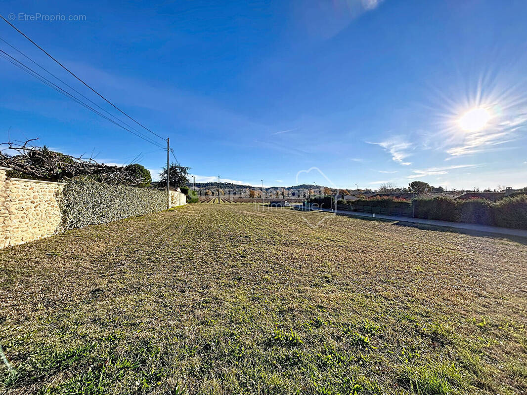 Terrain à VALREAS