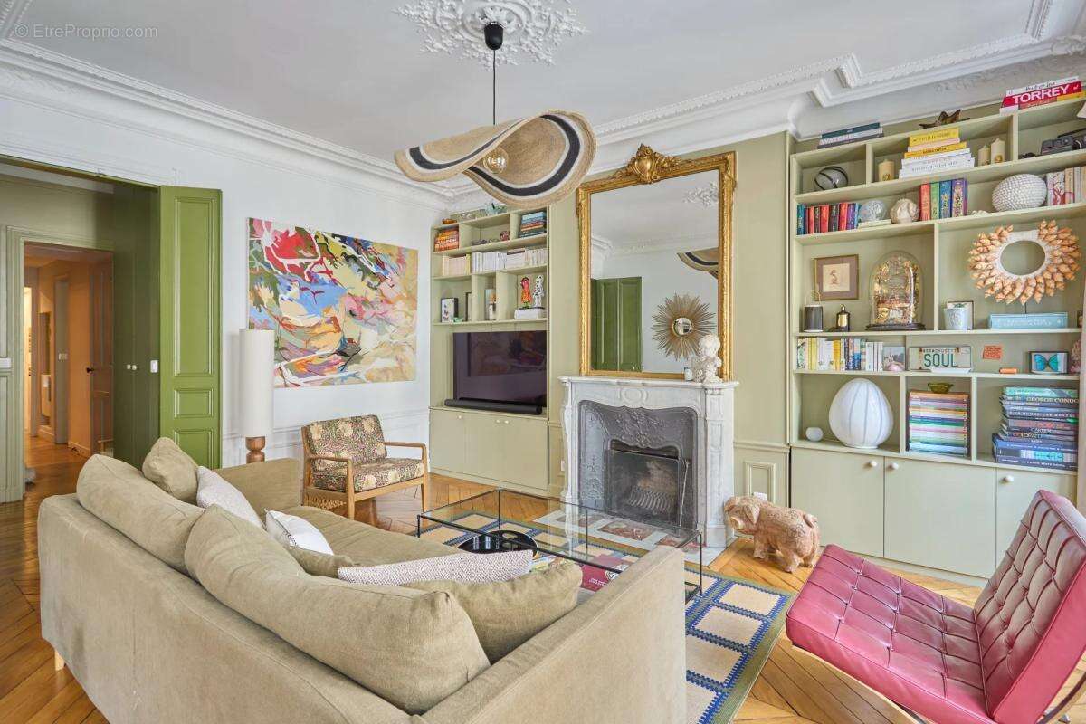 Appartement à PARIS-16E
