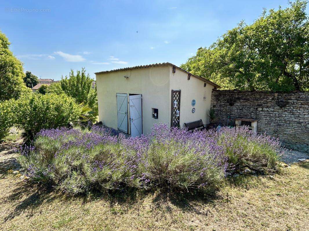 Élégante Demeure de Caractère avec Jardin et Dépendances - photo 23