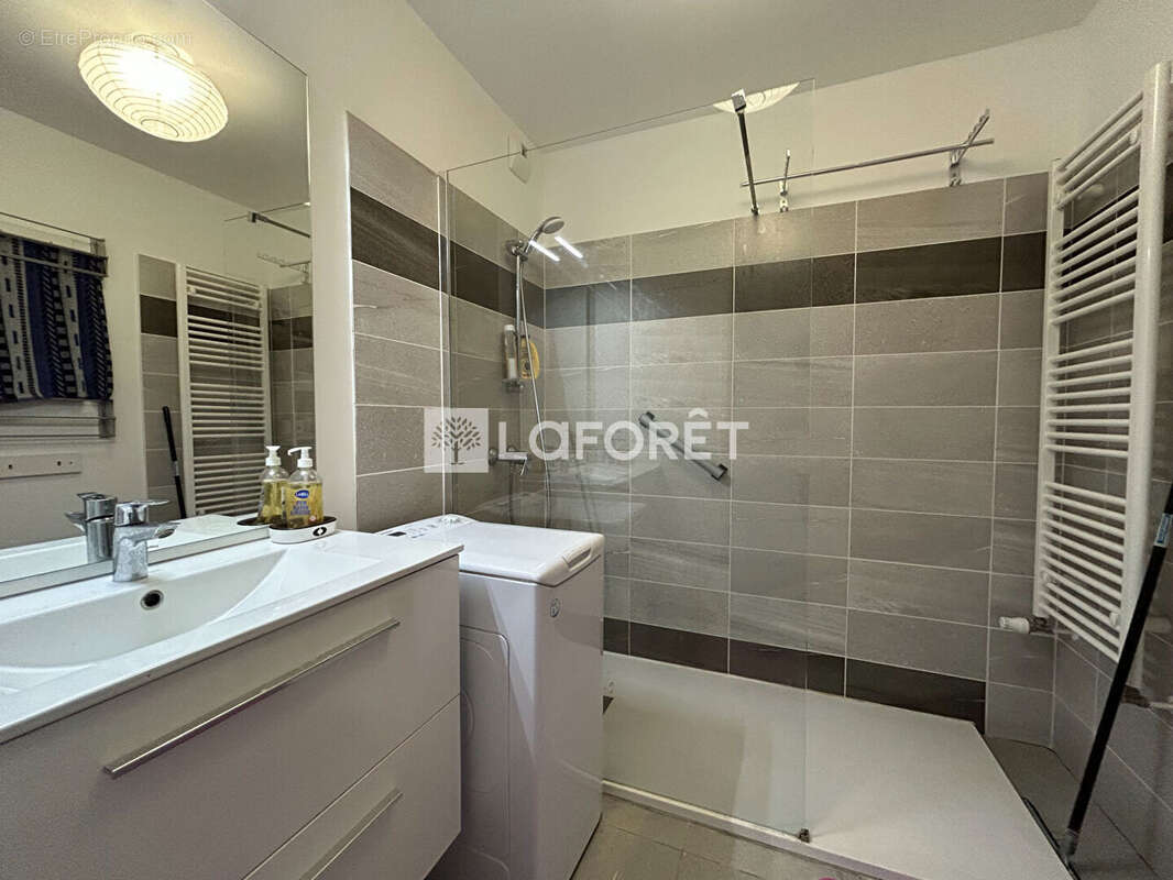 Appartement à SAINT-LAURENT-DU-VAR