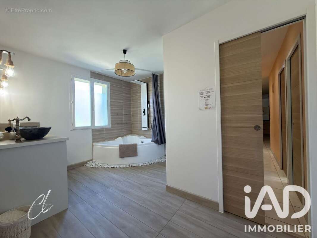 Maison 190 m² à Thoury-Ferottes  - photo 4