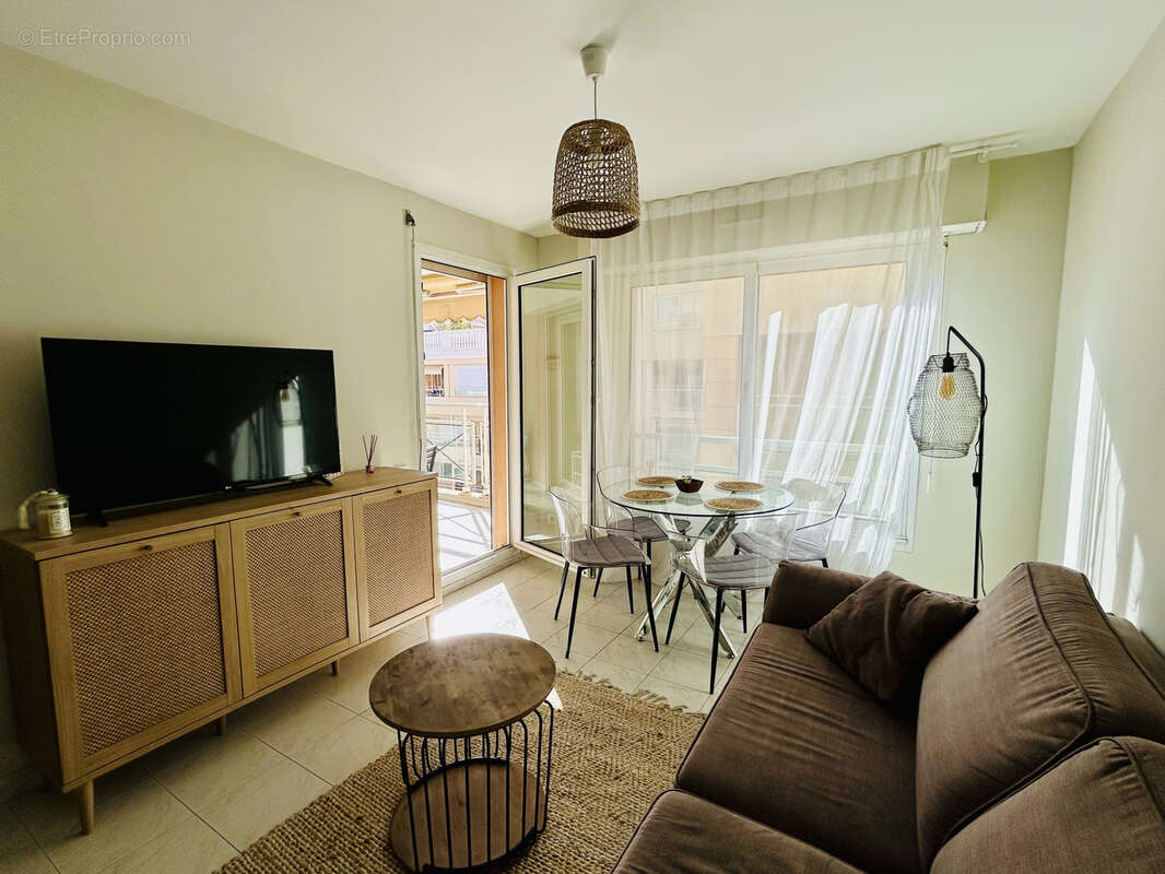 Appartement à VALLAURIS