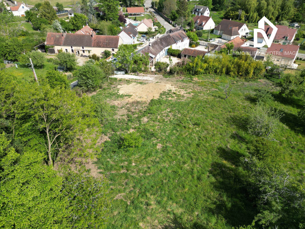 Terrain à CHARBUY