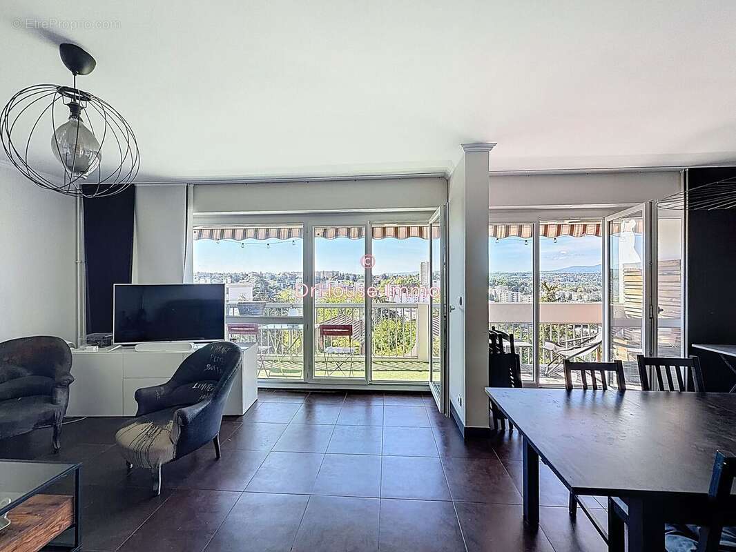 Appartement à TASSIN-LA-DEMI-LUNE