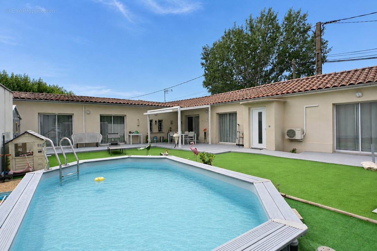 Maison à L'ISLE-SUR-LA-SORGUE