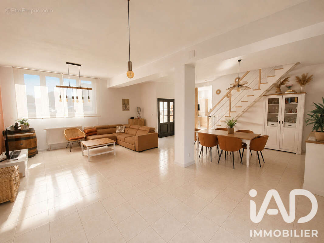 Maison 120 m² à Saint-Quentin  - photo 2
