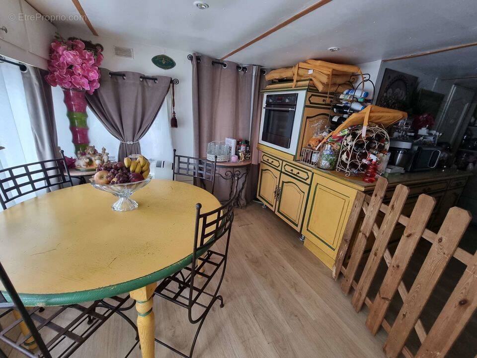 Mobil-home, terrain, habitation legere, chalet, 2 pieces, - Maison à LE CASTELLET